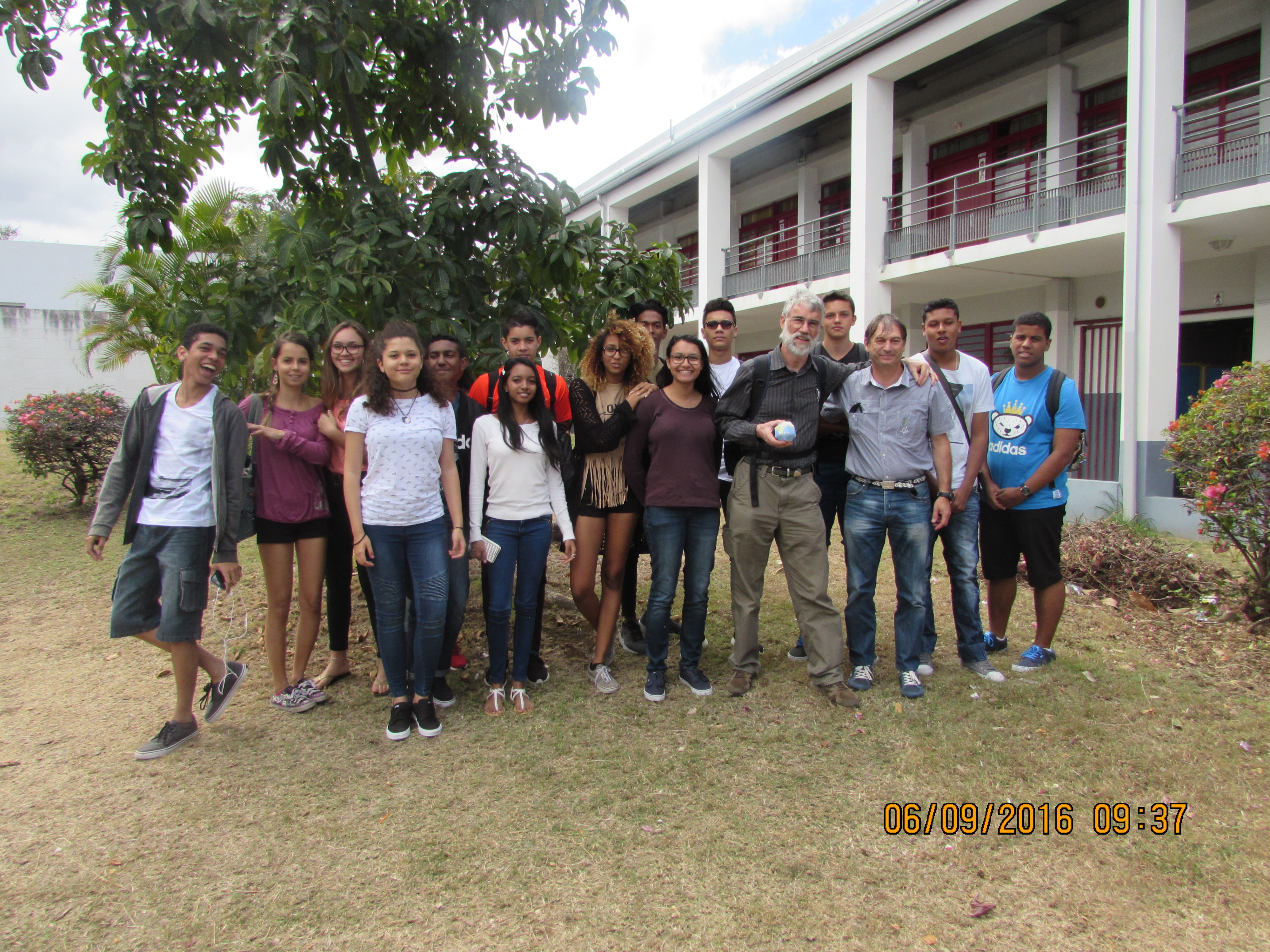 le groupe de Première S Sciences de l'Ingénieur avec leur prof et M. Staehle